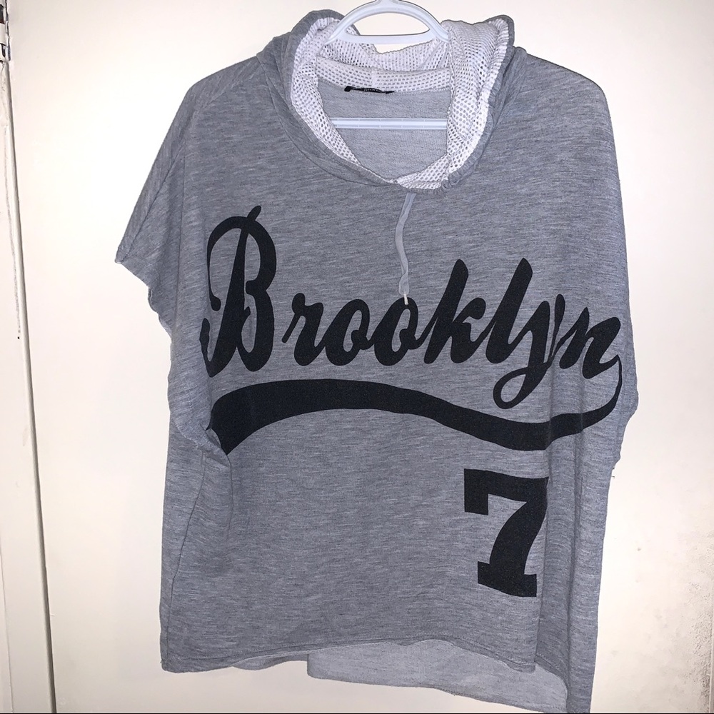Short sleeve sweater